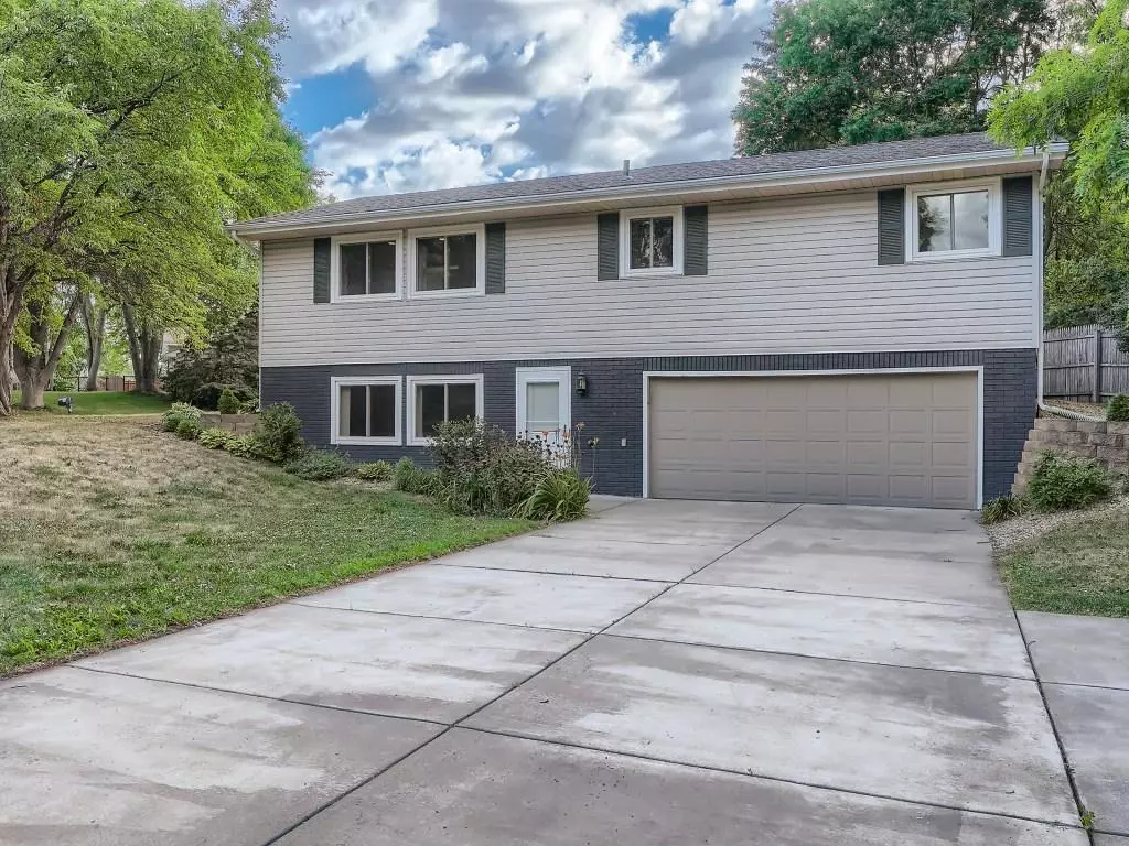 Maple Grove, MN 55311,14049 68th PL N