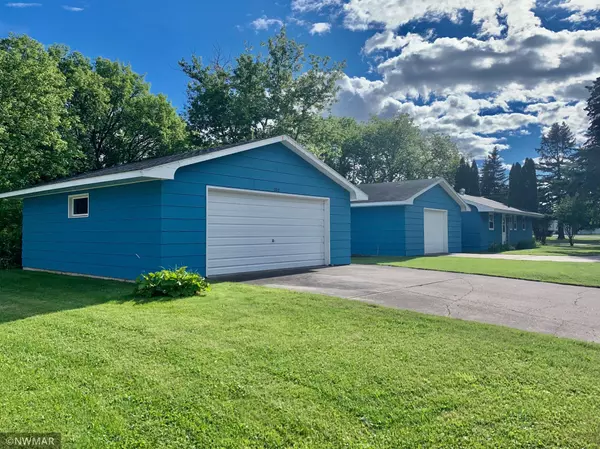 222 Minnesota Ave, Warroad, MN 56763