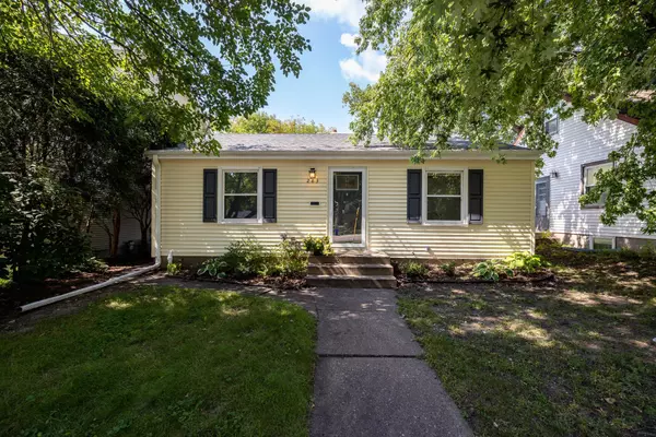 283 Lexington Pkwy S, Saint Paul, MN 55105