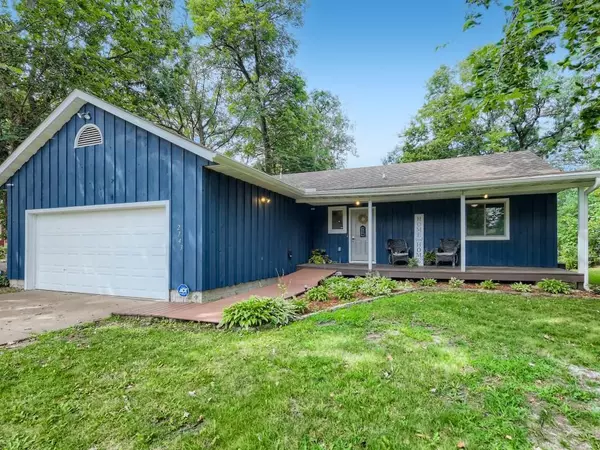 2743 Maplewood CIR, Monticello, MN 55362