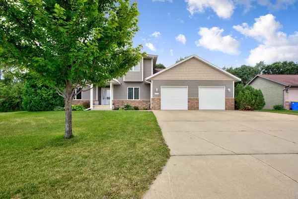 Owatonna, MN 55060,1540 Greenleaf RD