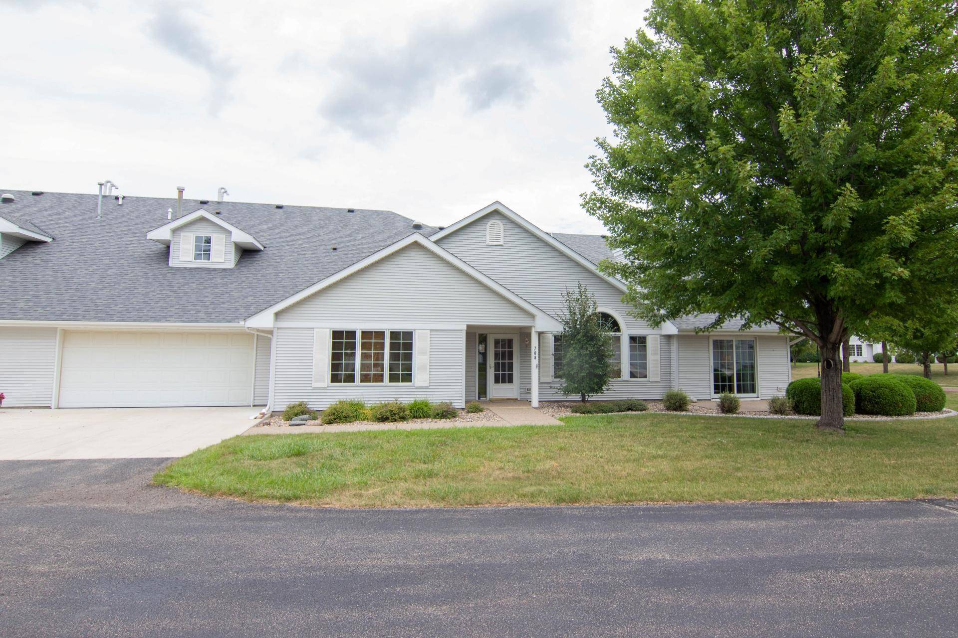 708 Grayhawk CIR, Mankato, MN 56001