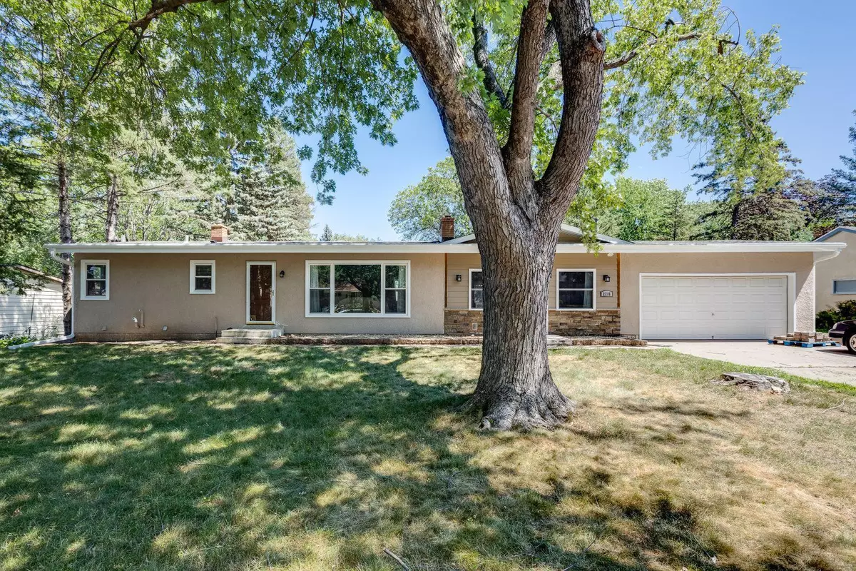 Maplewood, MN 55109,2216 Craig PL