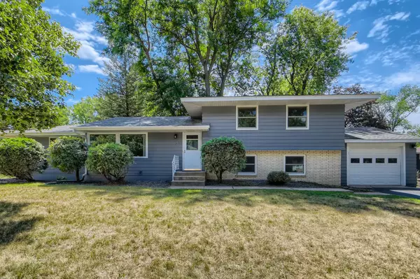 600 Ryan AVE W, Roseville, MN 55113