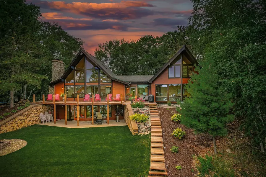 1901 Red Oak DR, East Gull Lake, MN 56401