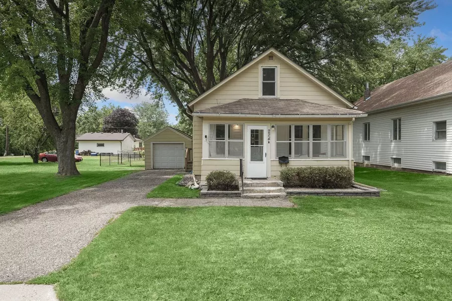 224 Locust AVE, Owatonna, MN 55060