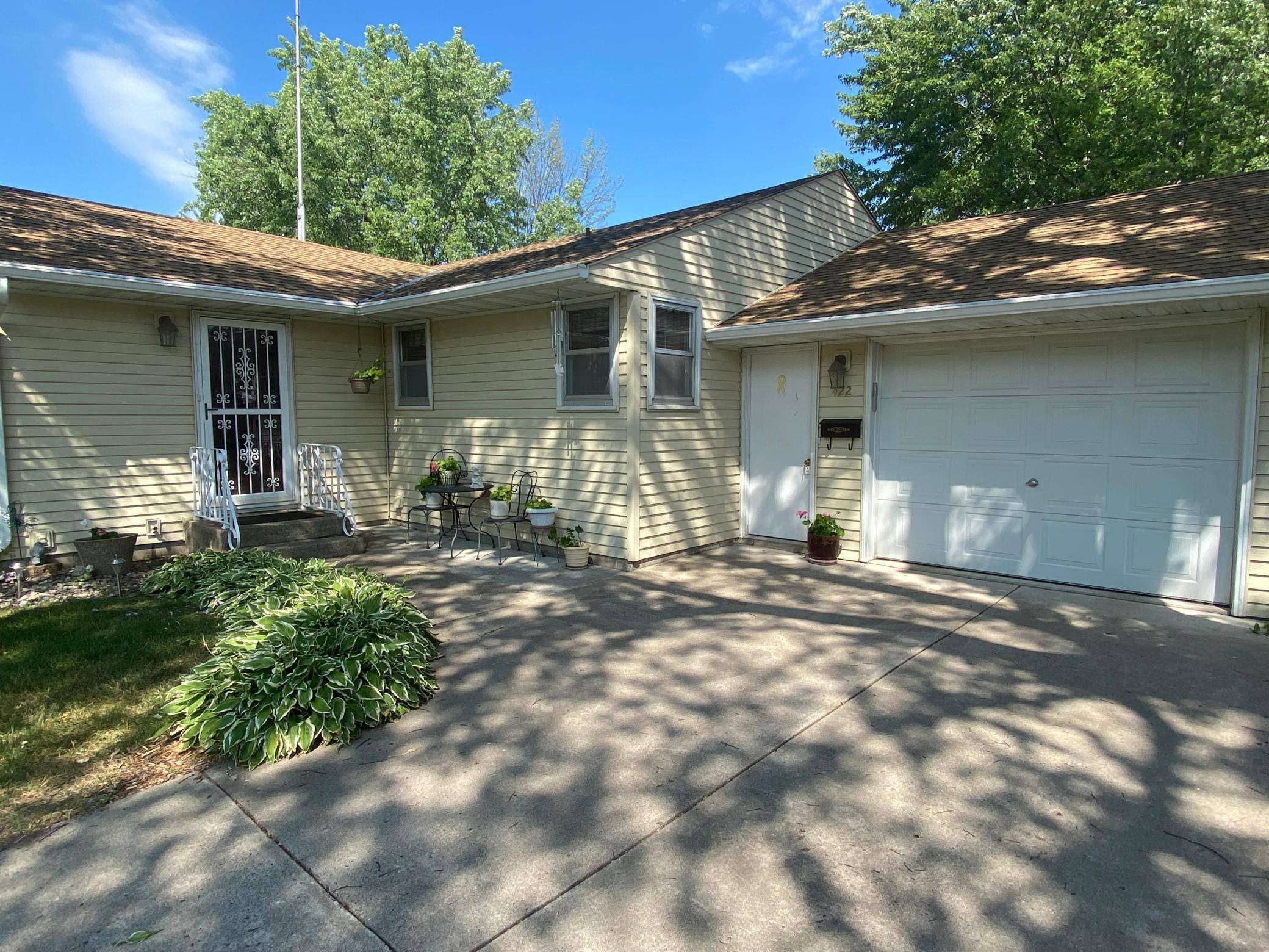 Cold Spring, MN 56320,422 6th AVE N