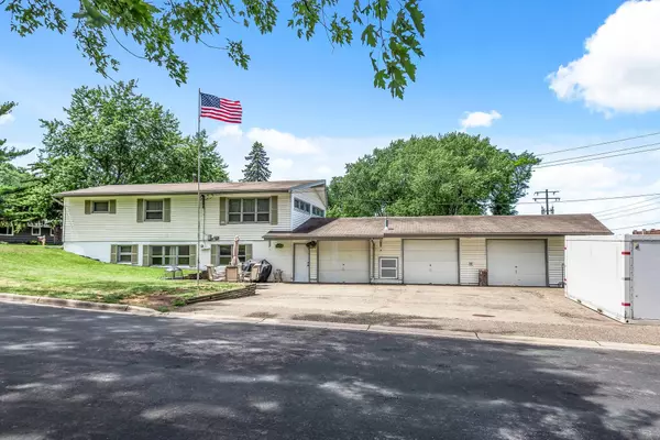 1300 Woodhill RD, Burnsville, MN 55337