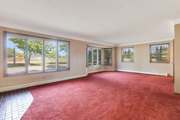 Saint Paul, MN 55117,662 Cottage AVE W