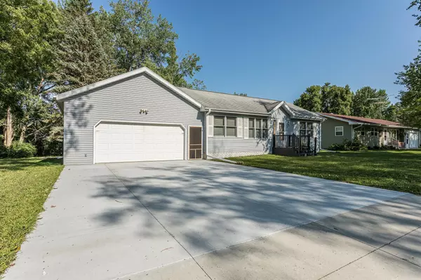 Pelican Rapids, MN 56572,19 6th ST NE