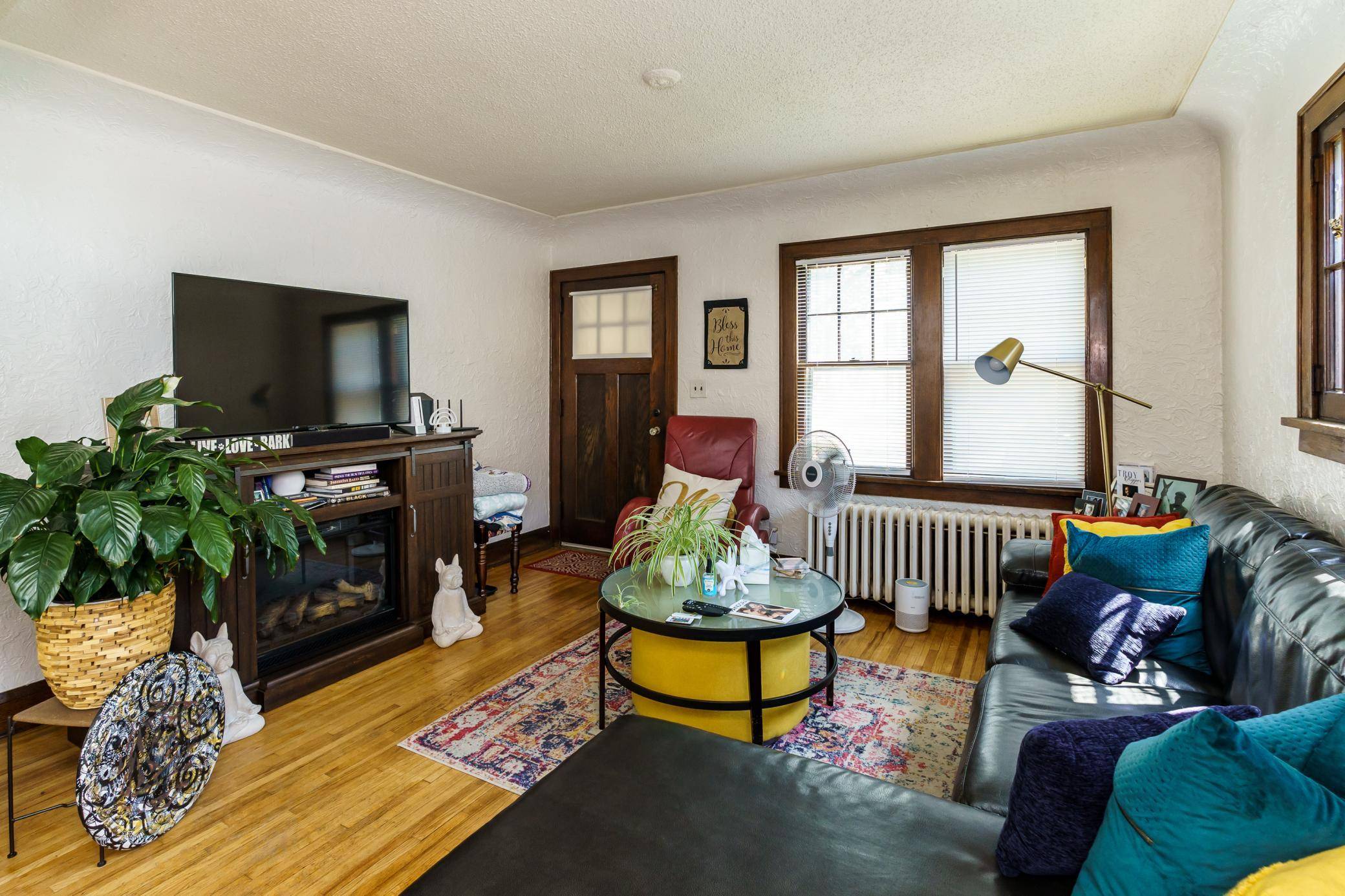 Minneapolis, MN 55418,1928 Polk ST NE
