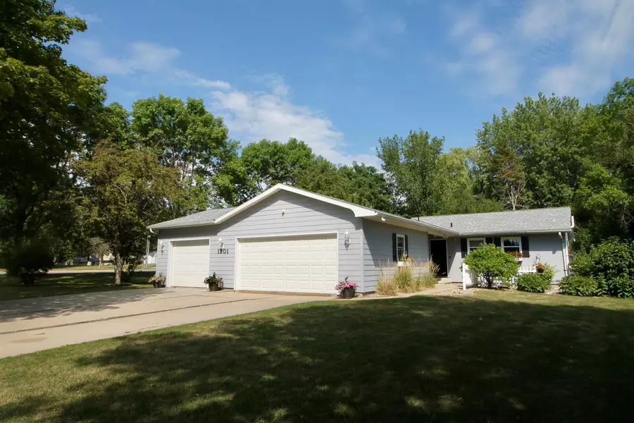 1901 8th ST SW, Willmar, MN 56201