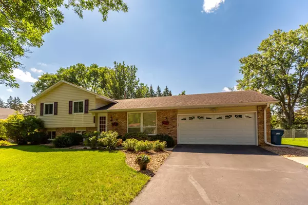 10737 101st PL N, Maple Grove, MN 55369