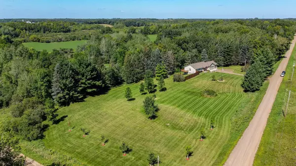 39758 Tulip ST NW, Braham, MN 55006