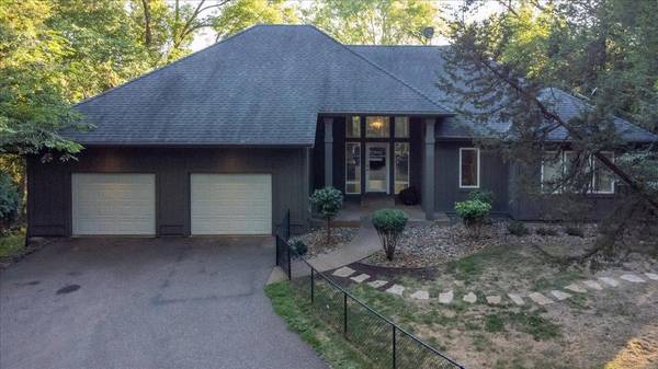 4440 Enchanted DR,  Shorewood,  MN 55364