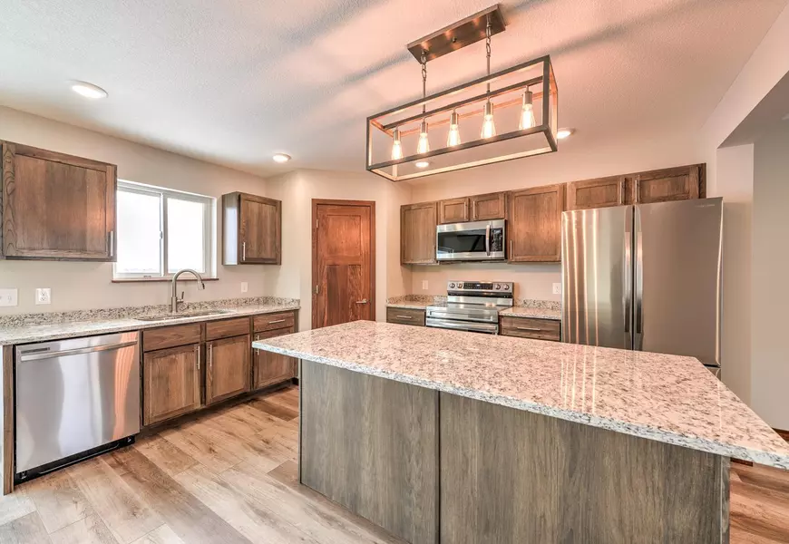 423 Sierra PL, Roberts, WI 54023