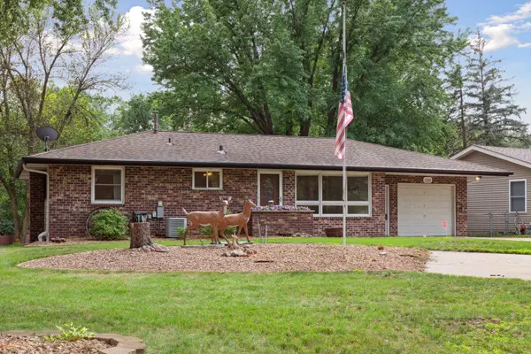 1242 108th AVE NE, Blaine, MN 55434