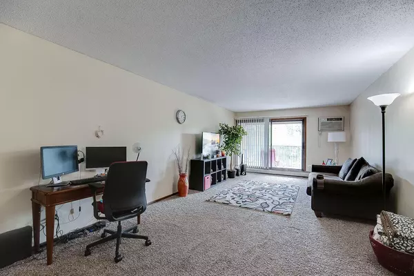 Eagan, MN 55122,1903 Silver Bell RD #311