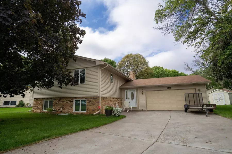 8101 Douglas CT N, Brooklyn Park, MN 55445