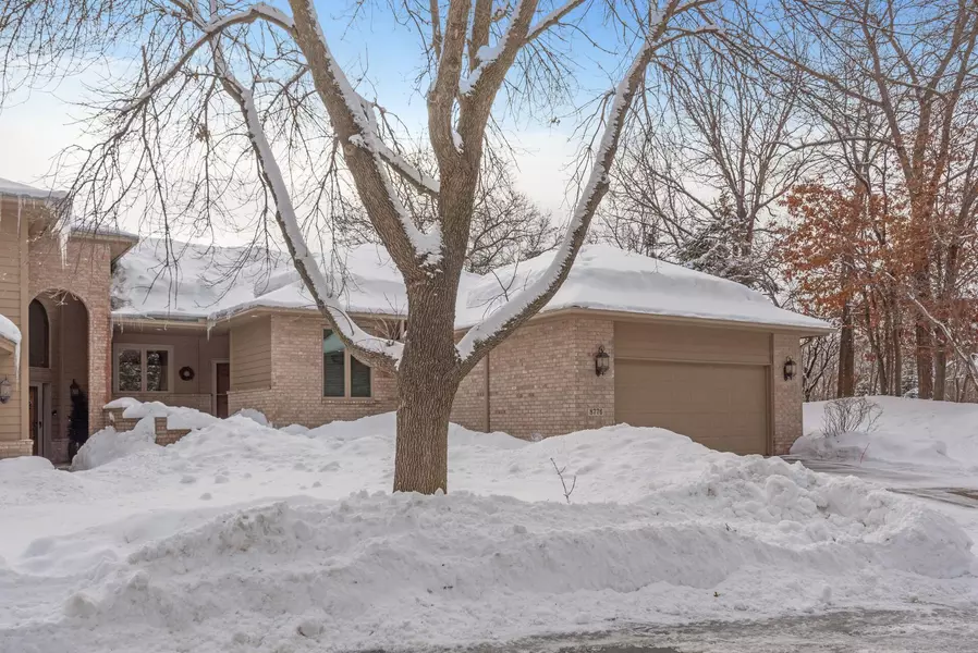 8776 Hunters WAY, Apple Valley, MN 55124