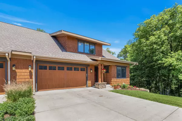 1150 Lexington Ridge CT, Eagan, MN 55123