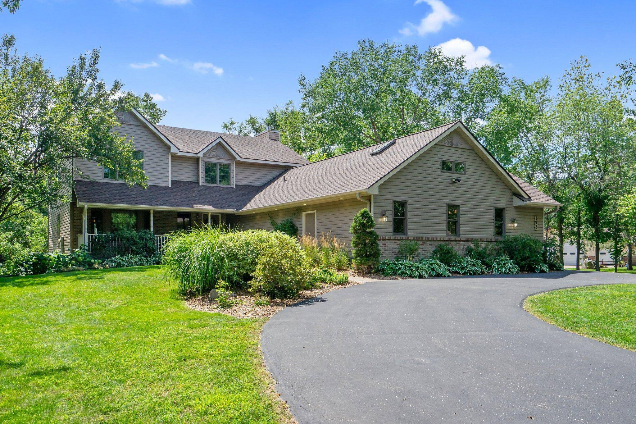 195 Quinlan AVE N, Lakeland Shores, MN 55043