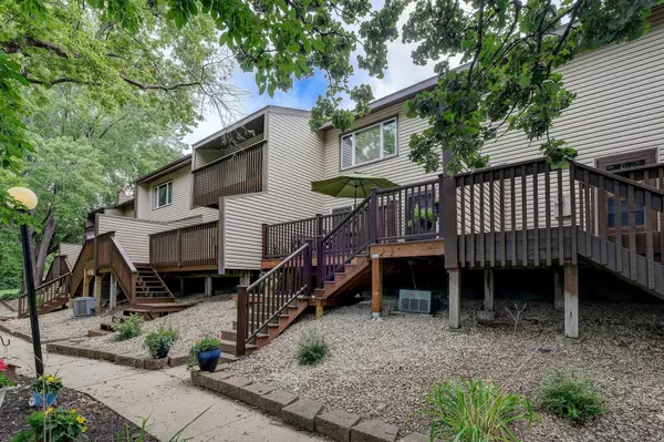 Burnsville, MN 55337,138 River Woods LN