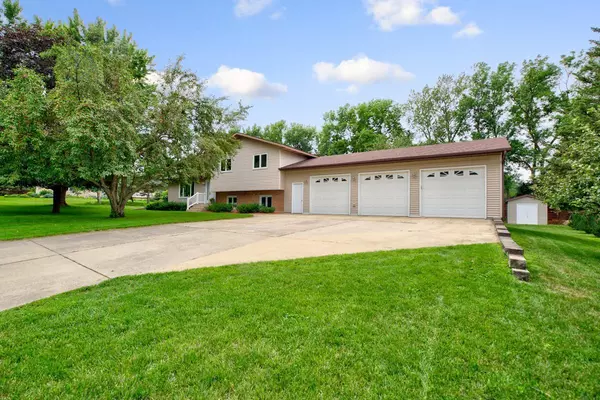 1723 Buckingham PATH, Faribault, MN 55021