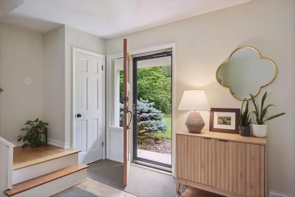 Eden Prairie, MN 55346,15702 Oak Ridge RD