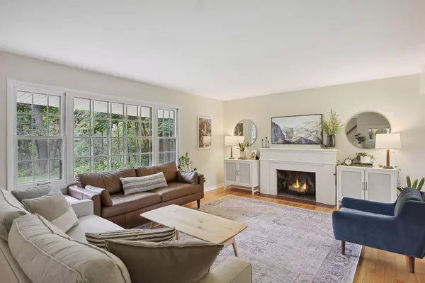 Eden Prairie, MN 55346,15702 Oak Ridge RD