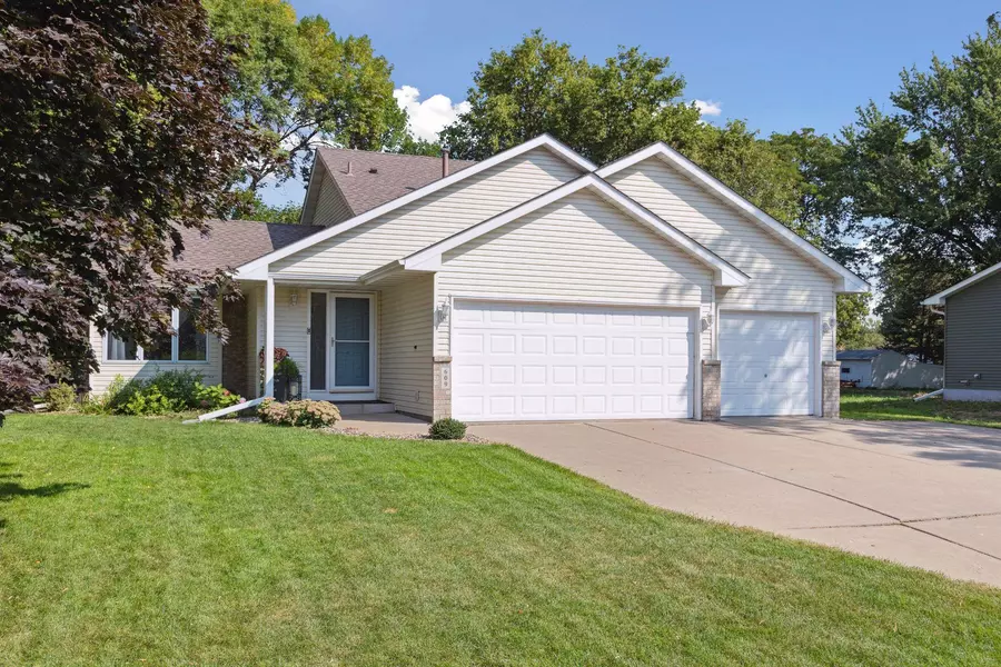 609 Monn AVE, Vadnais Heights, MN 55127