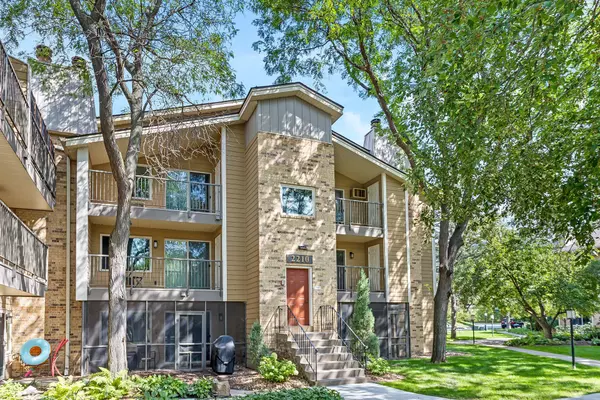 2210 Ridge DR #33, Saint Louis Park, MN 55416