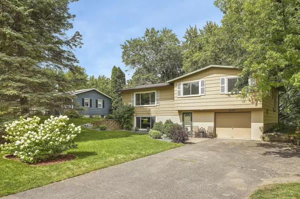 11105 Lower 167th ST W, Lakeville, MN 55044