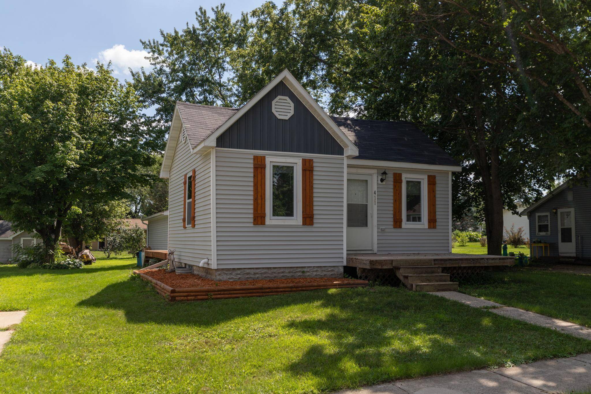 411 South ST, West Concord, MN 55985