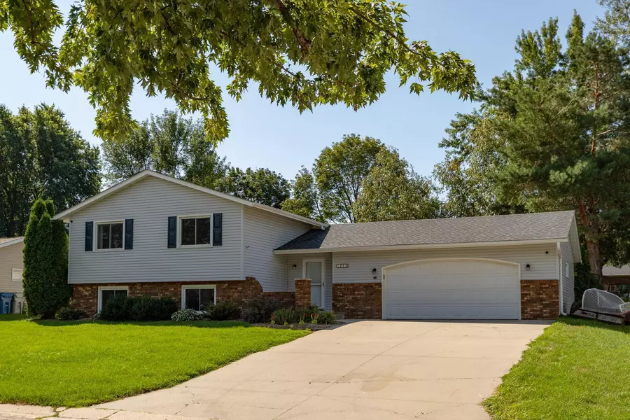 1004 6th ST NW, Kasson, MN 55944