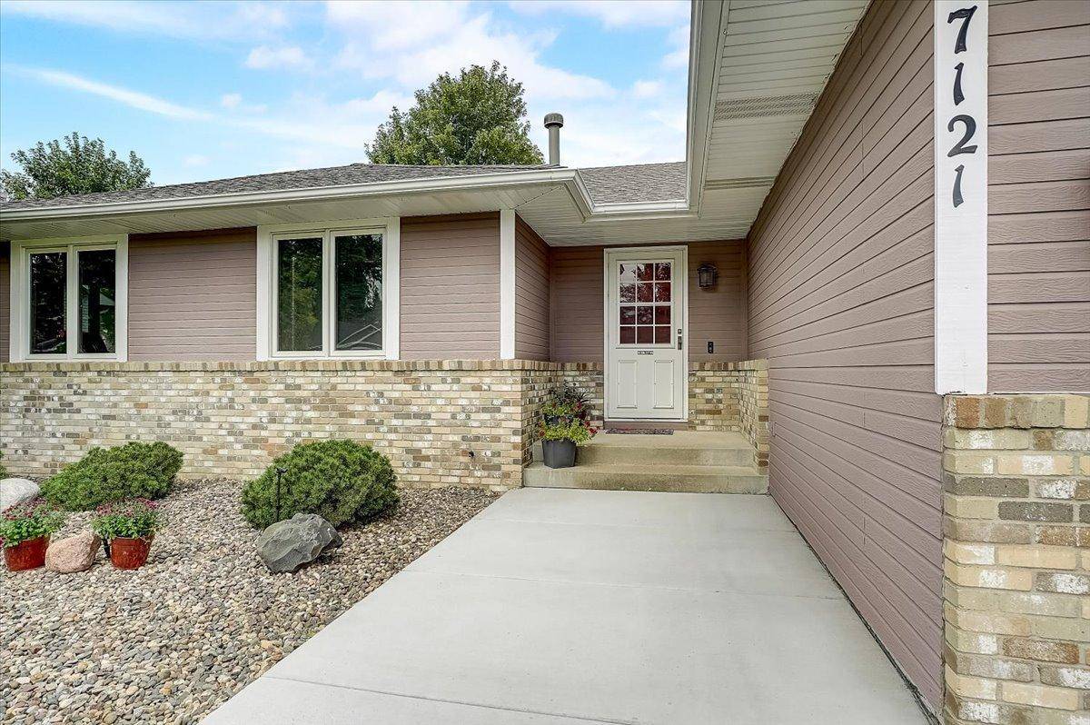 Inver Grove Heights, MN 55076,7121 Bovey AVE