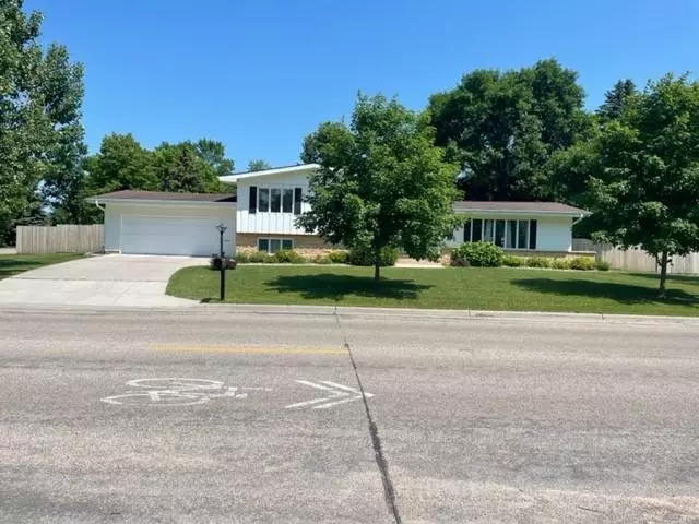 Crookston, MN 56716,1512 N Front ST