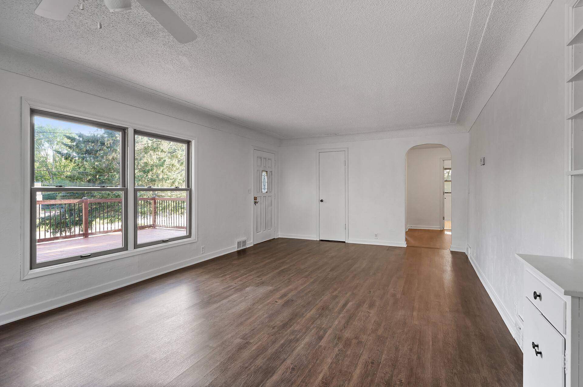 Maplewood, MN 55109,1895 County Road C E