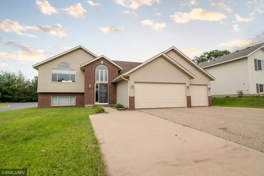 300 Timber LN, Cannon Falls, MN 55009