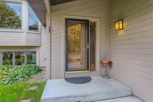 Eden Prairie, MN 55346,17981 S Shore LN W