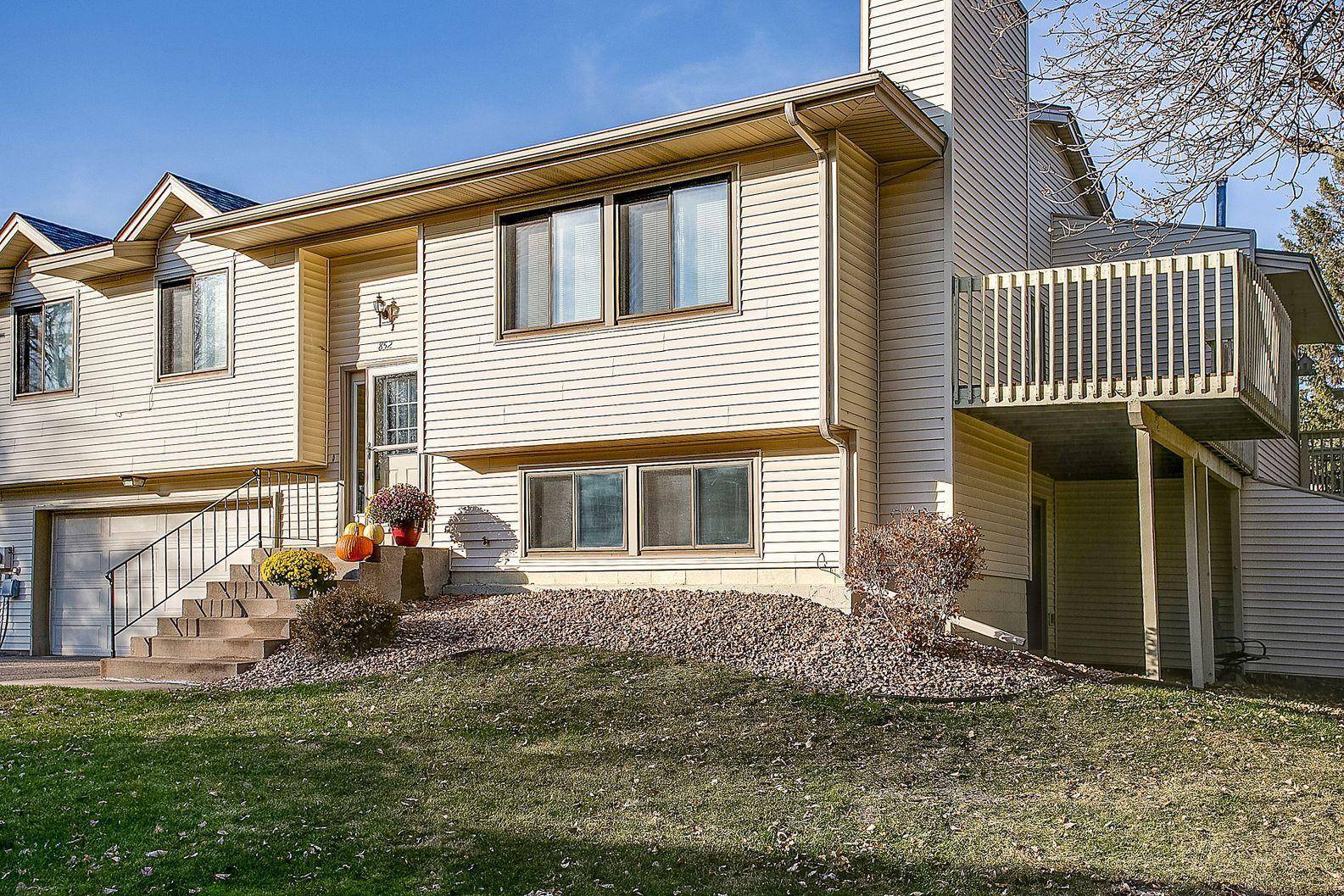 852 Sherwood RD,  Shoreview,  MN 55126