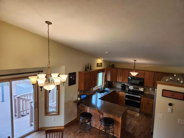 Marshall, MN 56258,208 Prairieview CT