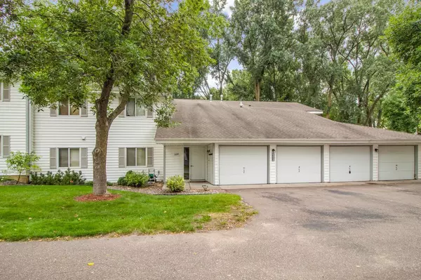 6224 Magda DR #A, Maple Grove, MN 55369