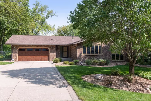 Minnetonka, MN 55305,2509 Cheyenne CIR