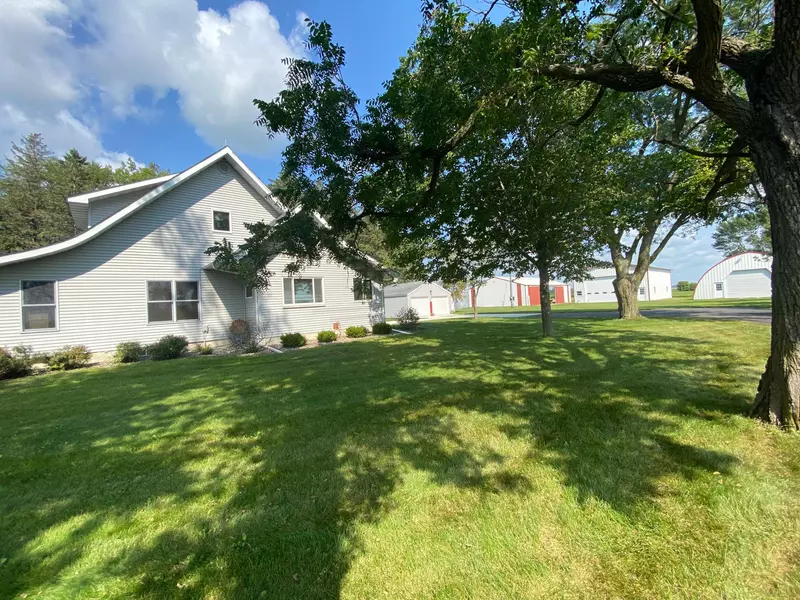 27054 State Highway 13, New Richland, MN 56072