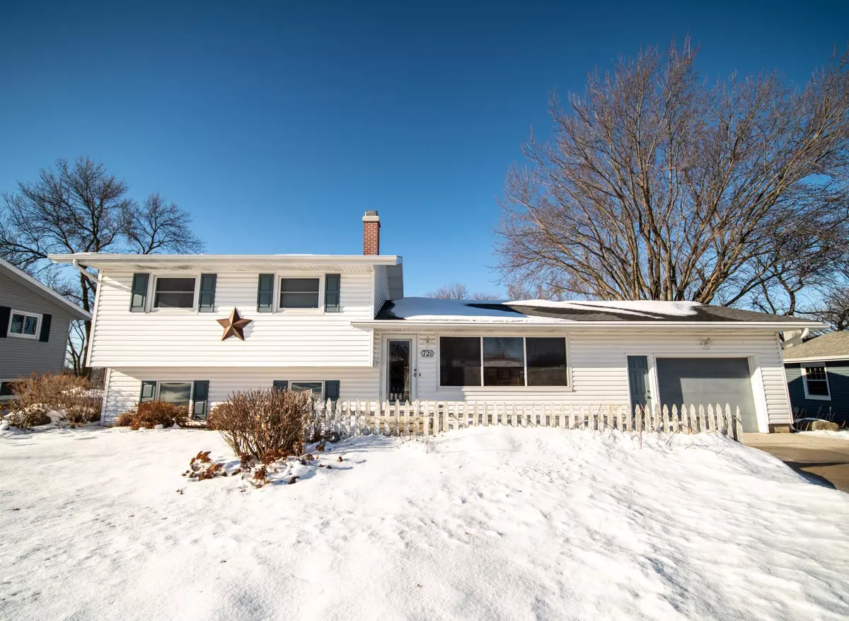 Stewartville, MN 55976,721 Reichel CIR NE