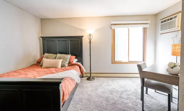 Prior Lake, MN 55372,4680 Tower ST SE #100