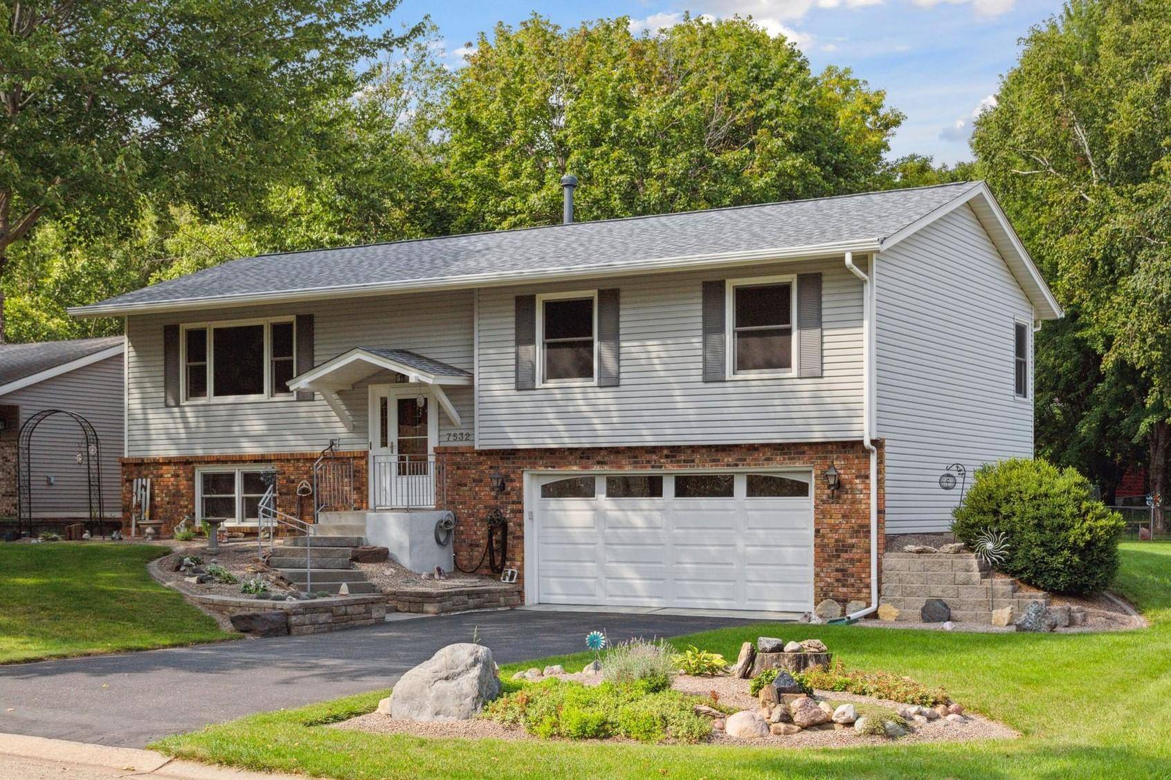 7532 Paul RD,  Woodbury,  MN 55125