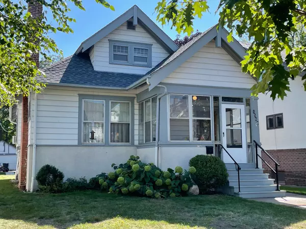 1560 Laurel AVE,  Saint Paul,  MN 55104