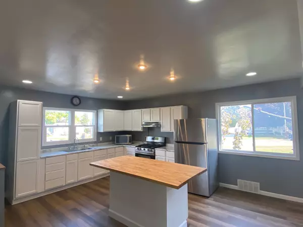 Spring Valley, MN 55975,612 N Huron AVE